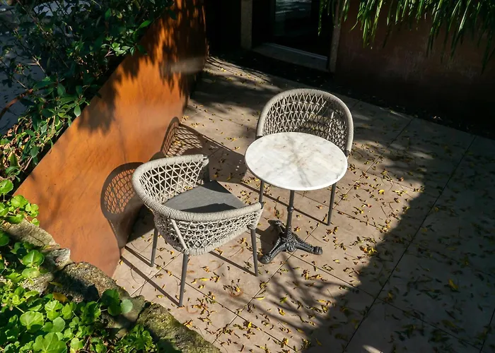 Отель Quinta De Silvalde Санту-Тирсу